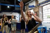 Saxofon auf dem Tisch: Ein spektakuläres Erlebnis im Pollo de Alcalá